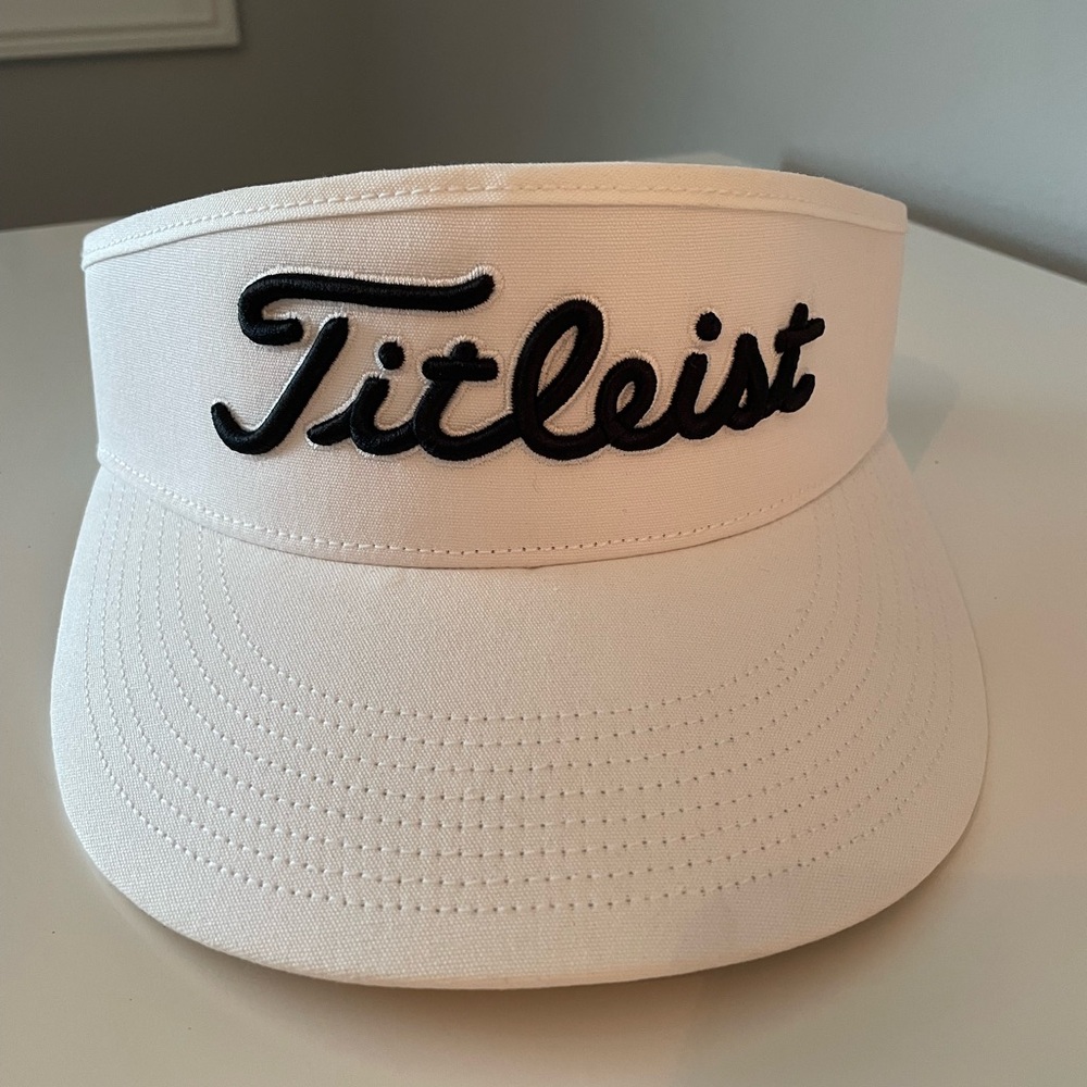 NWOT Titleist Player’s Performance High Crown Visor White / Black